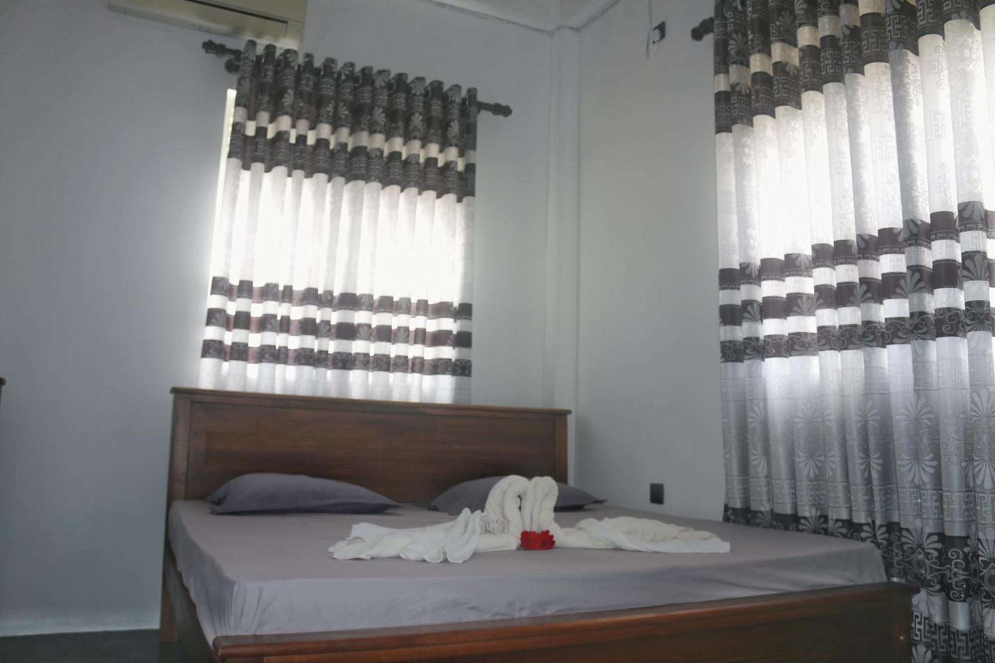 Dinuli Home Stay Ahungalla Exterior foto